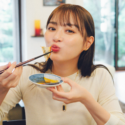 内田理央　PR タペストリー 256.jpg