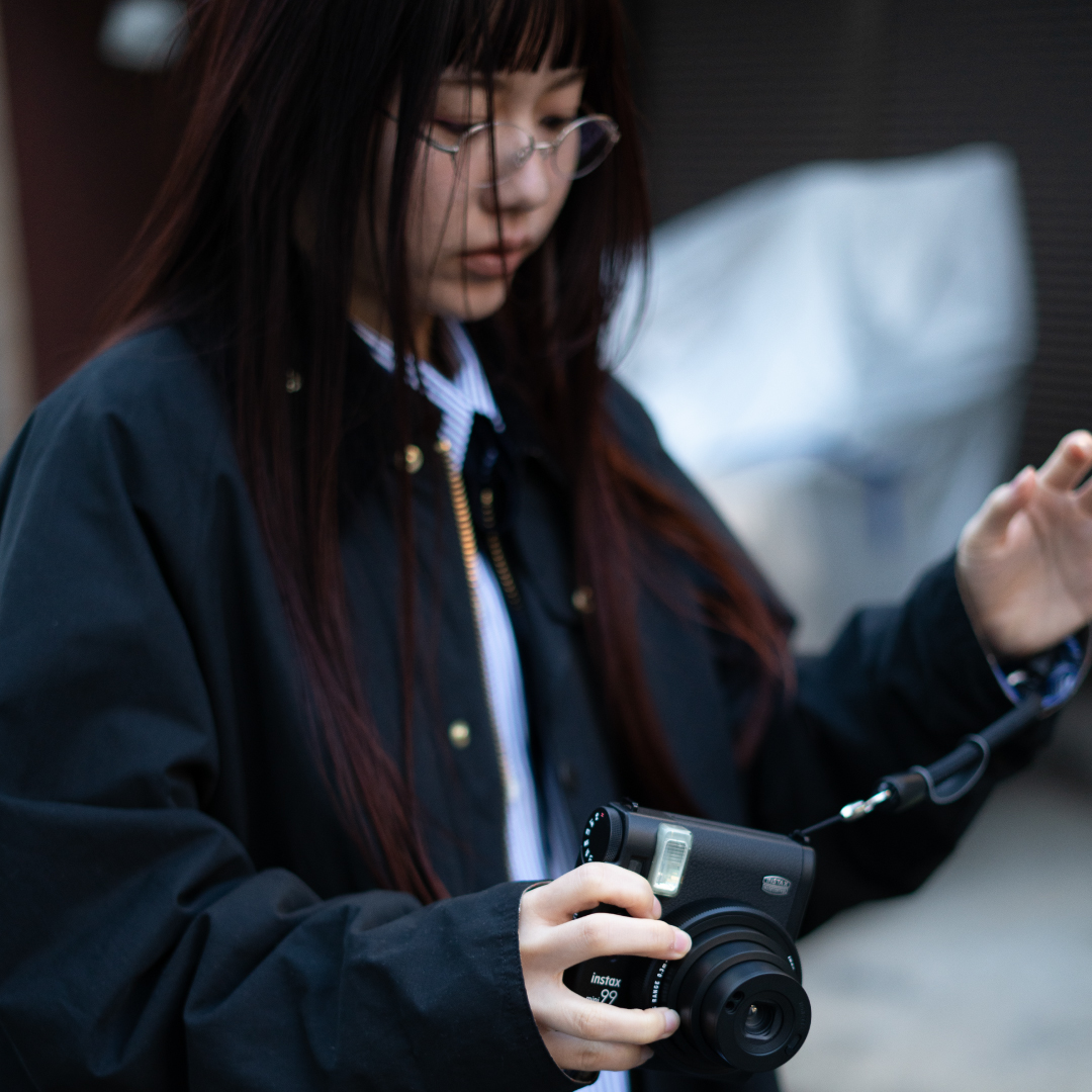 instax mini 99™のある生活 -さらさの場合- | EDITED | FREAK MAG.